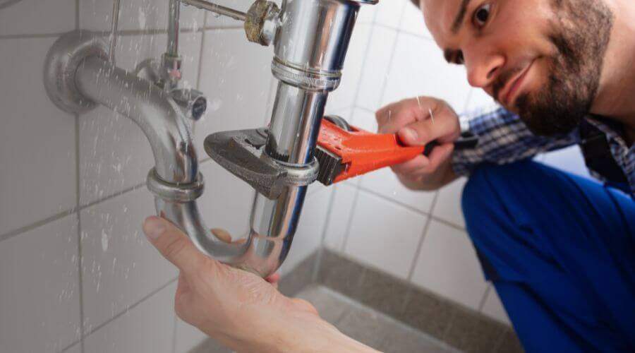 Expert burst pipe repair services in Avawam, KY